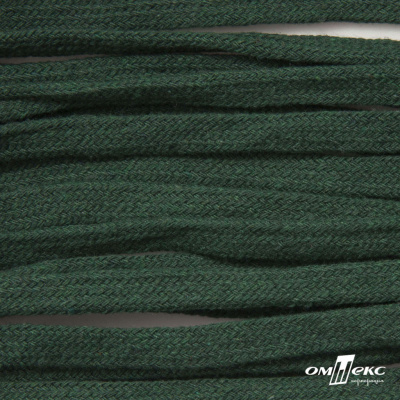 Шнур плетеный d-8 мм плоский, 70% хлопок 30% полиэстер, уп.85+/-1 м, цв.1016-т.зеленый - купить в Октябрьском. Цена: 742.50 руб.